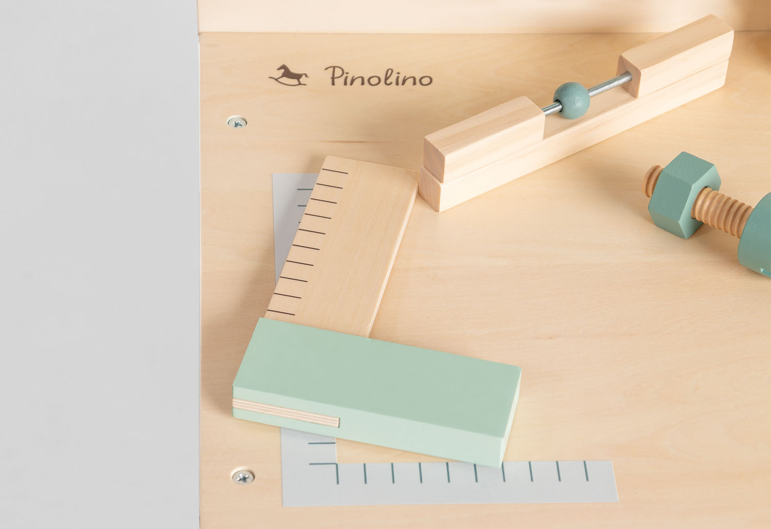 z7.showImageGallery KIGLU-PINOLINO-WERKBANK3