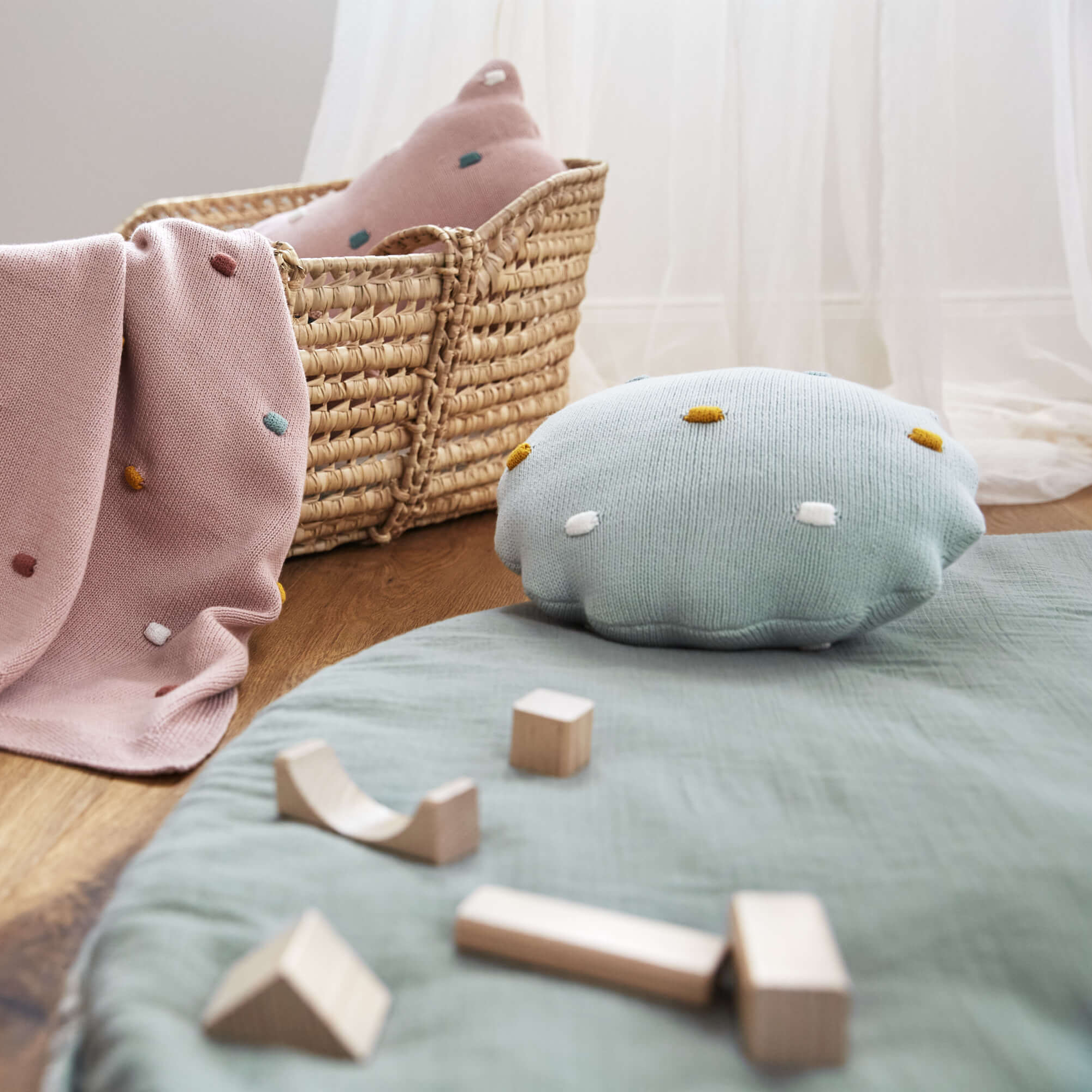 z7.showImageGallery kiglu-laessig-decke-dustydots2